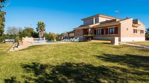 Property building, Garden, Swimming pool, sunbed
