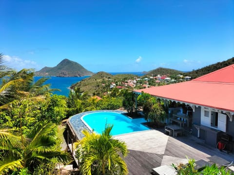 Property building, Sea view, Swimming pool
