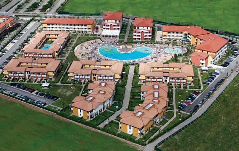 Bird's eye view, Pool view
