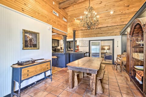 Eclectic Osage Cottage in Historic District House in Eureka Springs