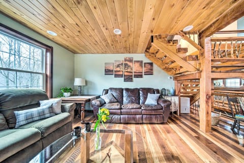 Rose Valley House Yard, Deck and Game Room! House in Allegheny River