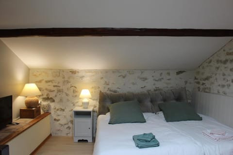 Bed, TV and multimedia, Living room, Bedroom