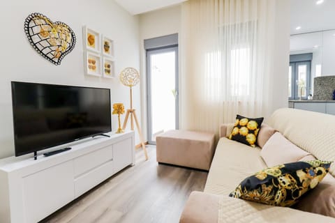 TV and multimedia, Living room, Seating area, Evening entertainment