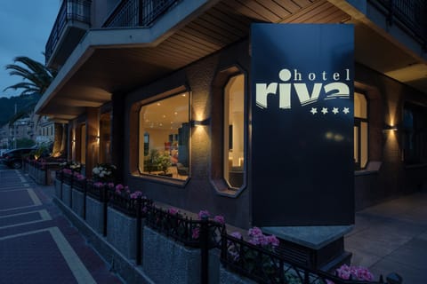 Facade/entrance, Property logo or sign
