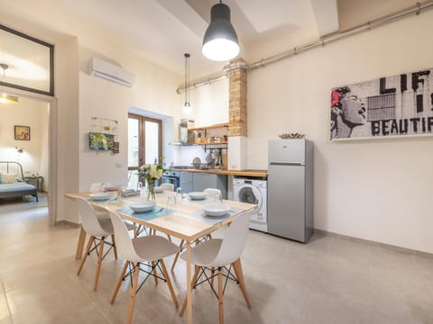 Kitchen or kitchenette, Seating area, Dining area, air conditioner