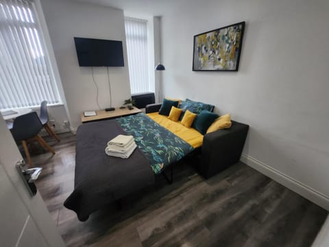 Communal lounge/ TV room, Bed, TV and multimedia, Living room, Area and facilities