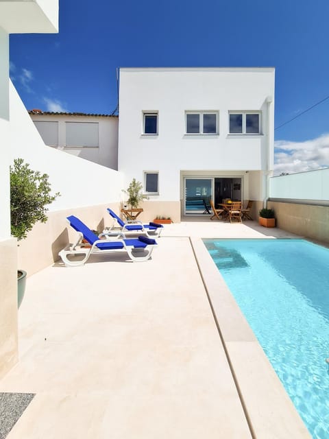 Property building, Patio, Swimming pool, Swimming pool