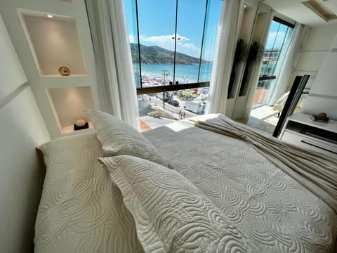 Bed, Sea view