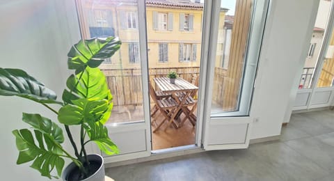 MaxBnb - T2 Balcon 50m2 - Climatisé - Ouest - Apartment in Toulon