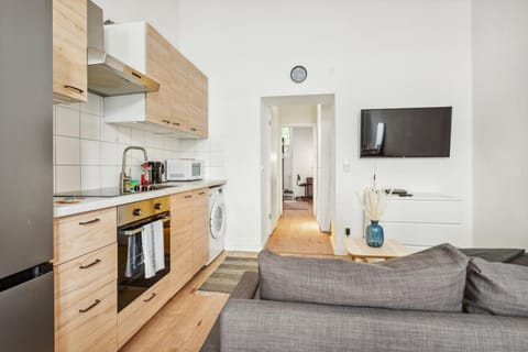 TV and multimedia, Living room, Photo of the whole room, Seating area, kitchen