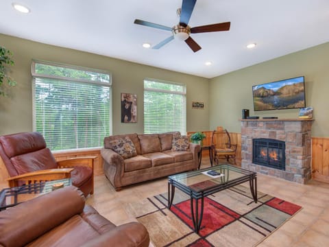 TV and multimedia, Living room, Seating area, fireplace, furniture