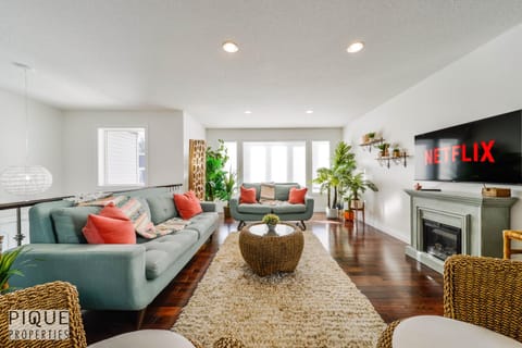 TV and multimedia, Living room, Seating area