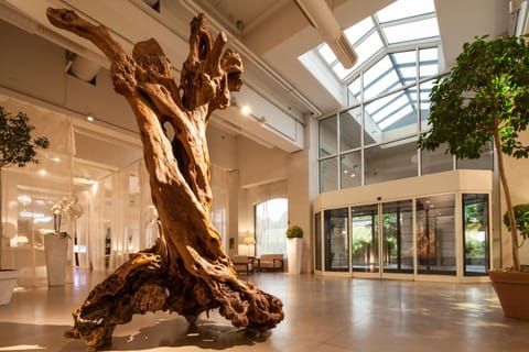 Lobby or reception, Decorative detail