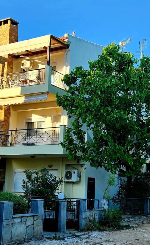 Pine Beach holiday home 2 bedrooms 50 meters to the beach House in Halkidiki