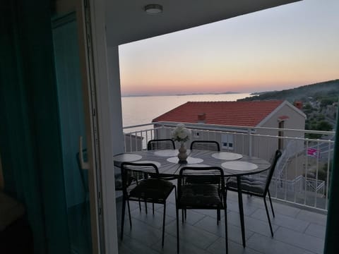 Balcony/Terrace, Dining area, Mountain view, Sea view