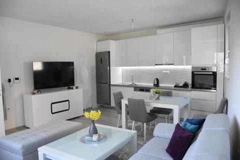 Kitchen or kitchenette, Living room