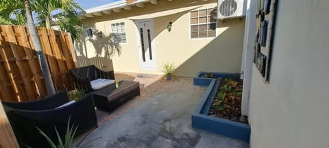 Property building, Patio, Facade/entrance, Garden, Garden view