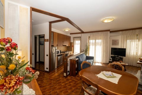 TV and multimedia, Lunch, kitchen, air conditioner