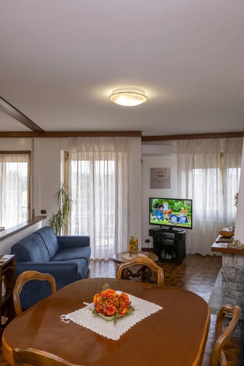 TV and multimedia, Dining area, air conditioner