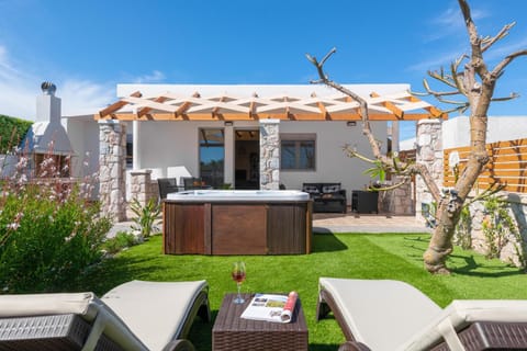 Property building, Hot Tub