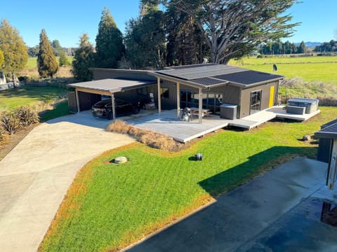 Property building, Patio, Natural landscape, Garden, Hot Tub, Parking