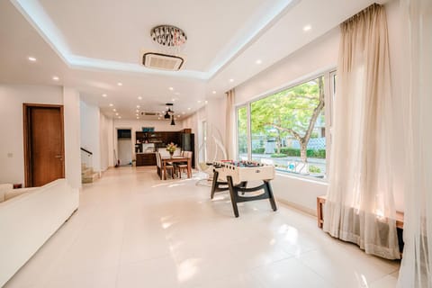 Living room, Photo of the whole room, Seating area