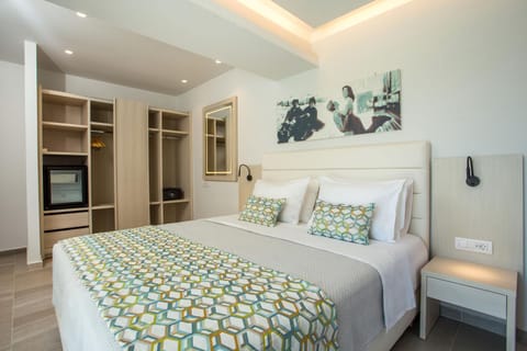 TV and multimedia, Photo of the whole room, Bedroom, wardrobe
