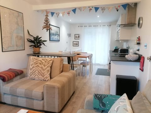 Starboard Side Brixham - Ideal seaside getaway with parking House in Brixham