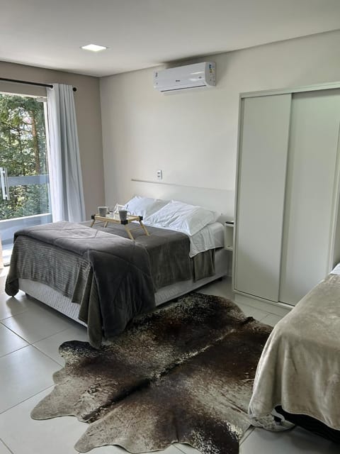 Bed, Photo of the whole room, locker, air conditioner