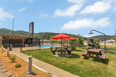 Lantern Inn Inn in Hill City