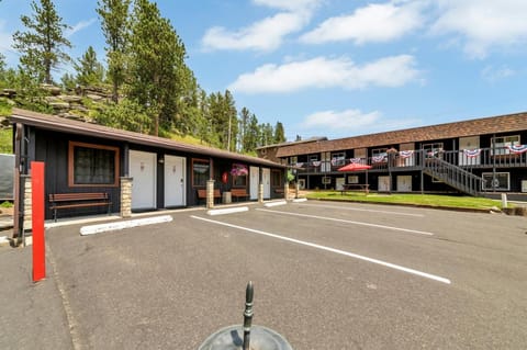 Lantern Inn Inn in Hill City