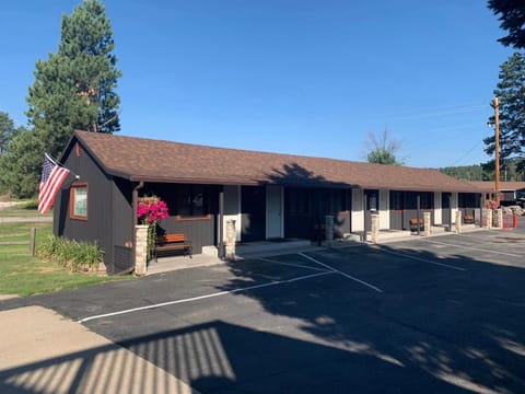 Lantern Inn Inn in Hill City