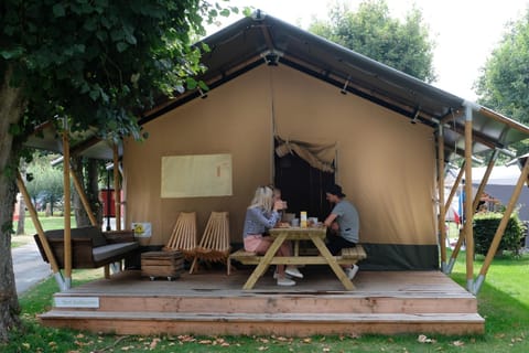 Patio, Facade/entrance