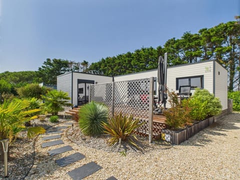 Property building, Facade/entrance, Off site