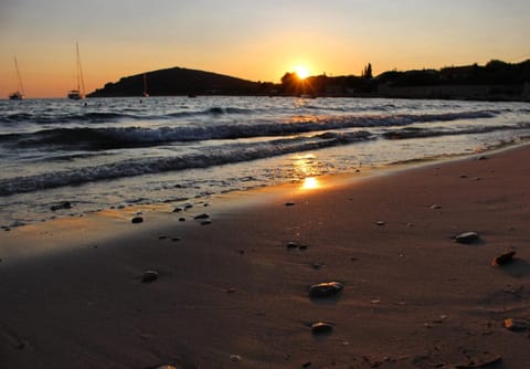 Franini Dvori - Island Oasis House in Split-Dalmatia County