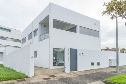 Property building, Facade/entrance, Off site