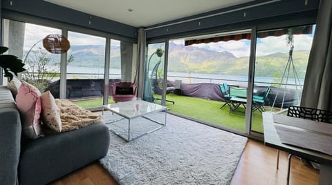 Superbe Appartement avec vue sur le Lac du Bourget Apartment in Tresserve