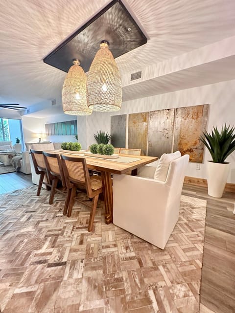 Villa Valbuena Palm Oasis In-Laws Quarters 4-Story Unit With Rooftop Retreat Apartment in Key Largo