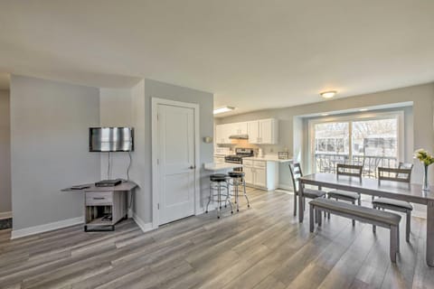 Twin Lakes Escape with Deck Less Than 1 Mi to Beach! House in Twin Lakes