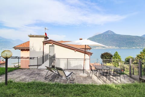 Property building, Patio, Day, Natural landscape, View (from property/room), Balcony/Terrace, Dining area, Lake view, Mountain view