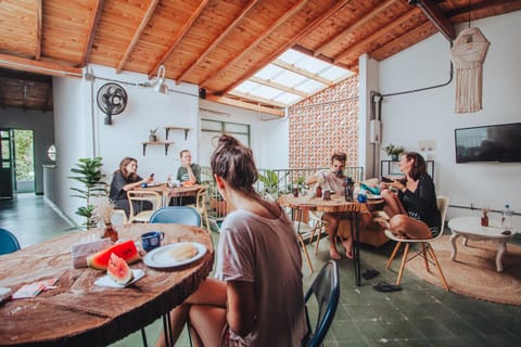 Restaurant/places to eat, People