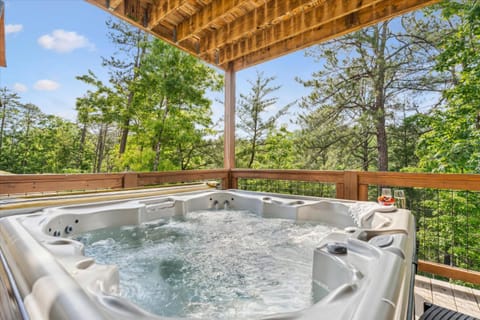 Patio, Hot Tub, Balcony/Terrace