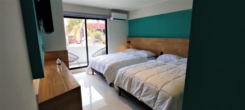 Nearby landmark, Bed, Coffee/tea facilities, Photo of the whole room, Bedroom, Street view, safe, air conditioner