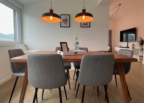 Seating area, Dining area