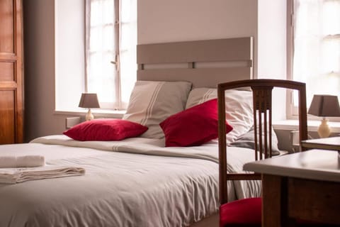 Une Suite au jardin Apartment in Normandy