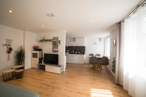 Communal lounge/ TV room, TV and multimedia, View (from property/room), Living room, Dining area, Food, kitchen