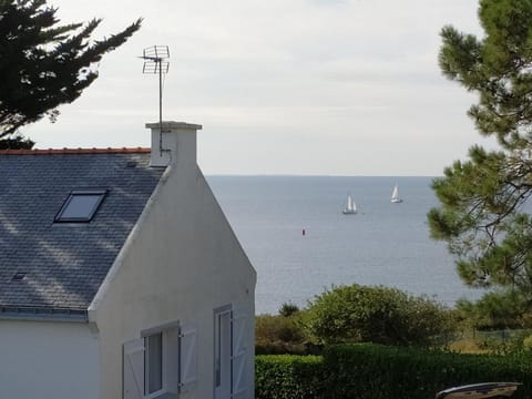 Maison familiale 8 personnes à 100m de la plage avec jardin et parking - FR-1-639-38 House in Arzon