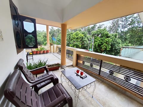 View (from property/room), Balcony/Terrace, Seating area