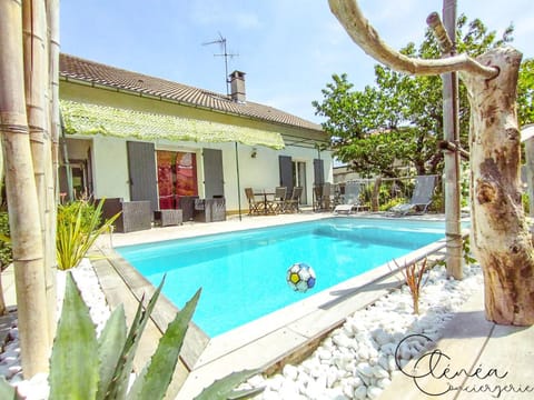 Patio, Garden, Swimming pool