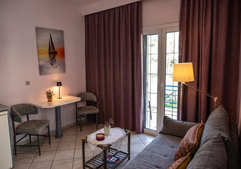 Seating area, Dining area
